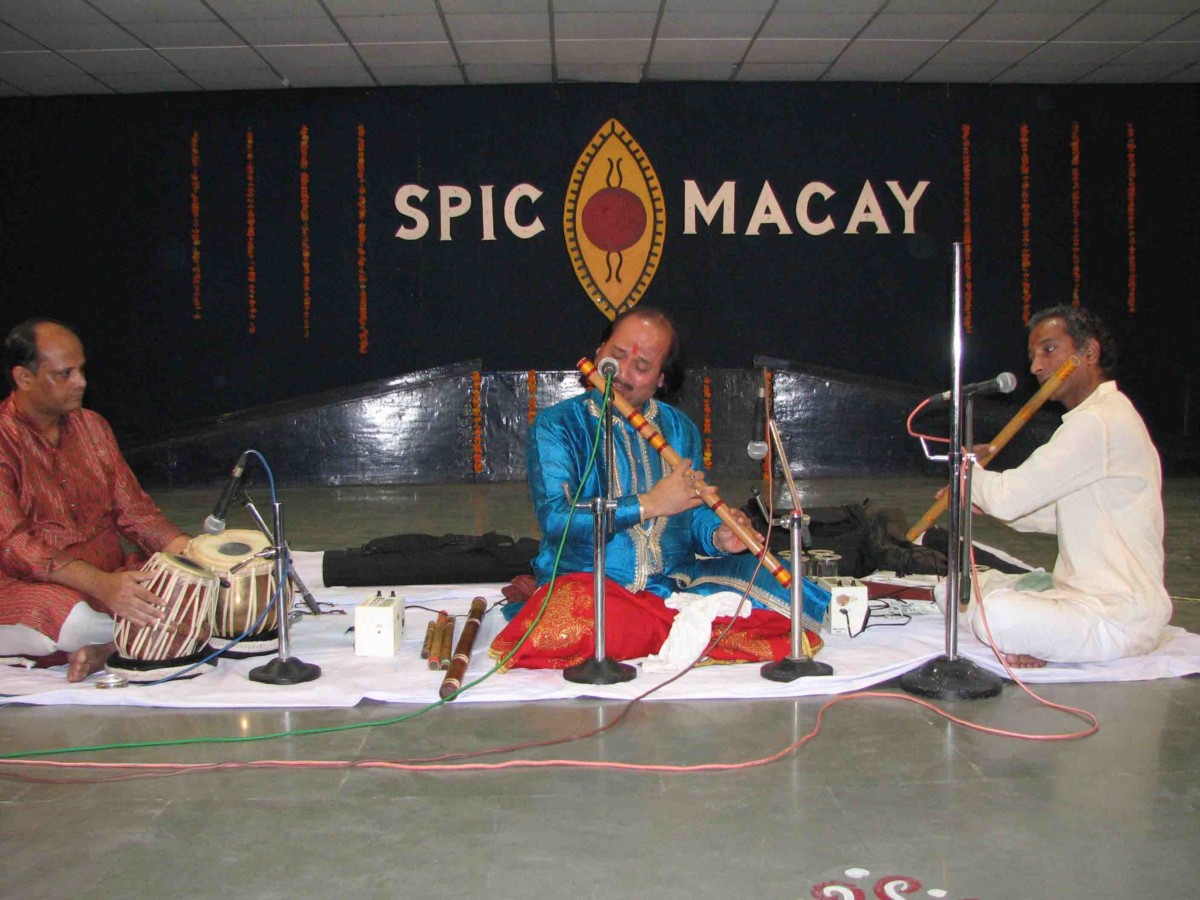 Mesmerising Flute Recital by Pt. Ronu Majumdar