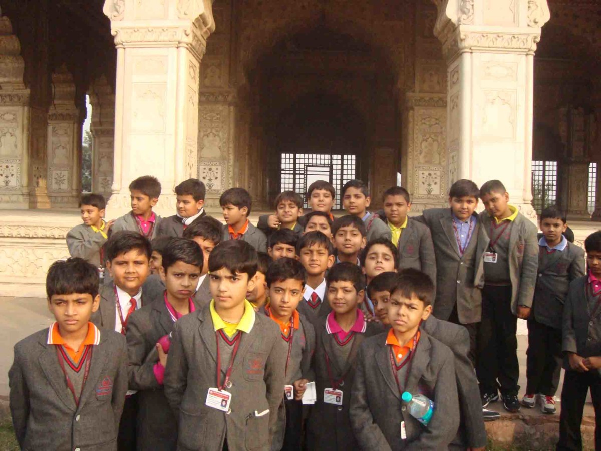 Heritage Walk & Picnic for the students of class V at Red Fort, Delhi -SSB